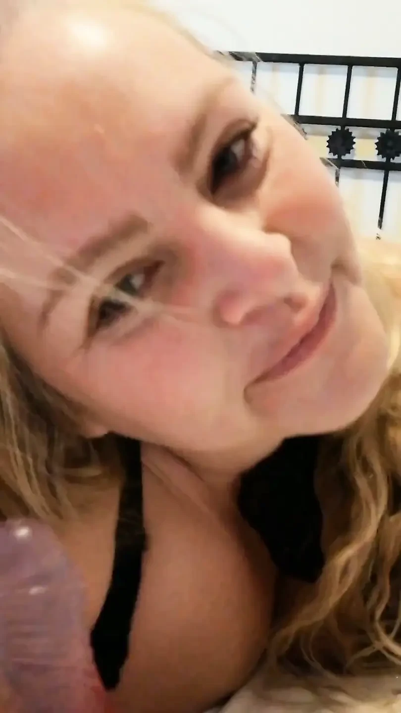 Juicy Amateur Housewife Kitty Plays Solo & Stuffs Her Pussy with Her Dildo in Both Holes