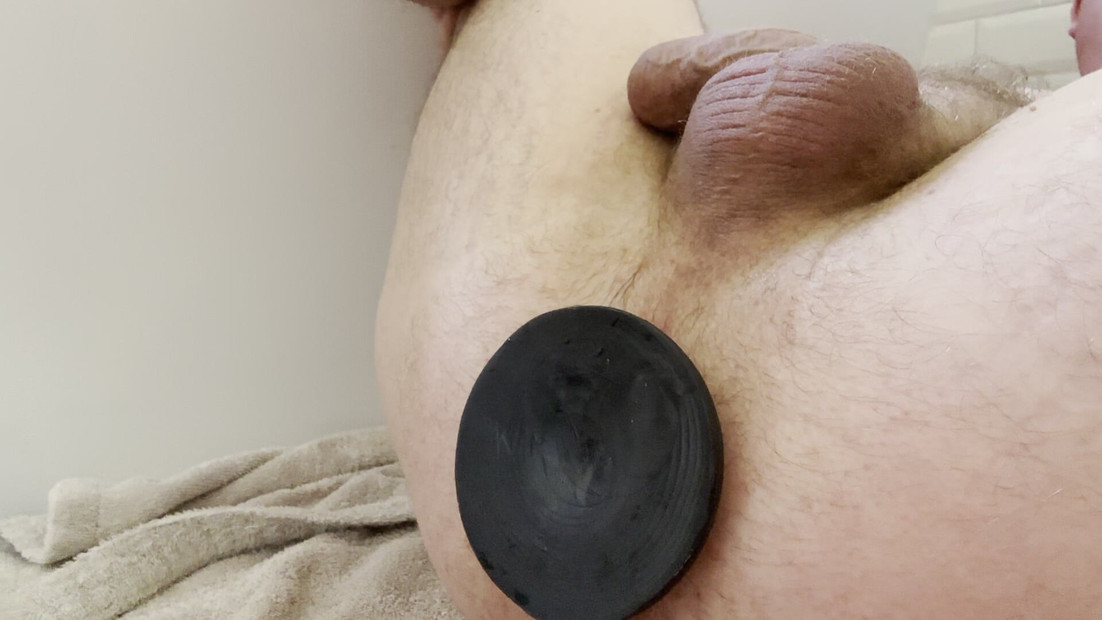 用大插头玩弄我的屁股