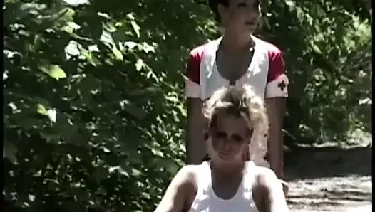 Sarışın için anal seks ve sert yumruk sokma