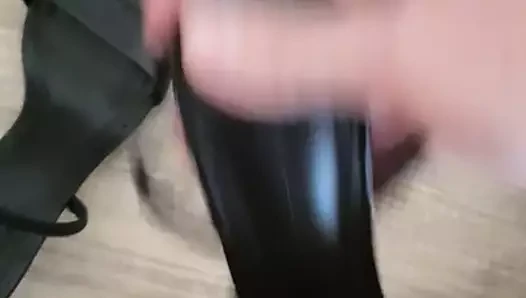 Boşalma wirh topuklu ayakkabılar