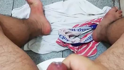 Küçük horoz wanked ve sağladım
