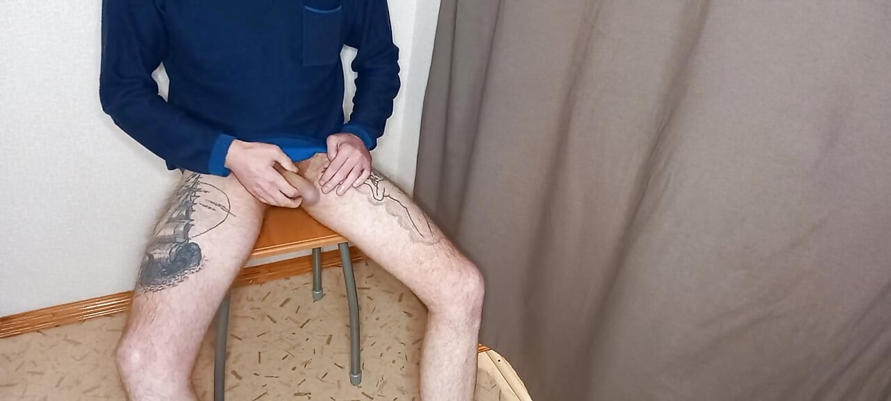 Drkanje kurca u probnoj kabini