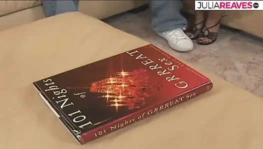 Heiße schlampe stöhnt, während muschi von einem riesigen schwarzen schwanz gebohrt wird