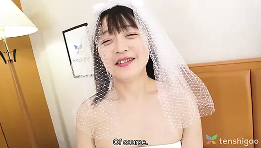 Natsuko Lijima bekommt als junge braut in ihrem hochzeitskleid die muschi gefickt