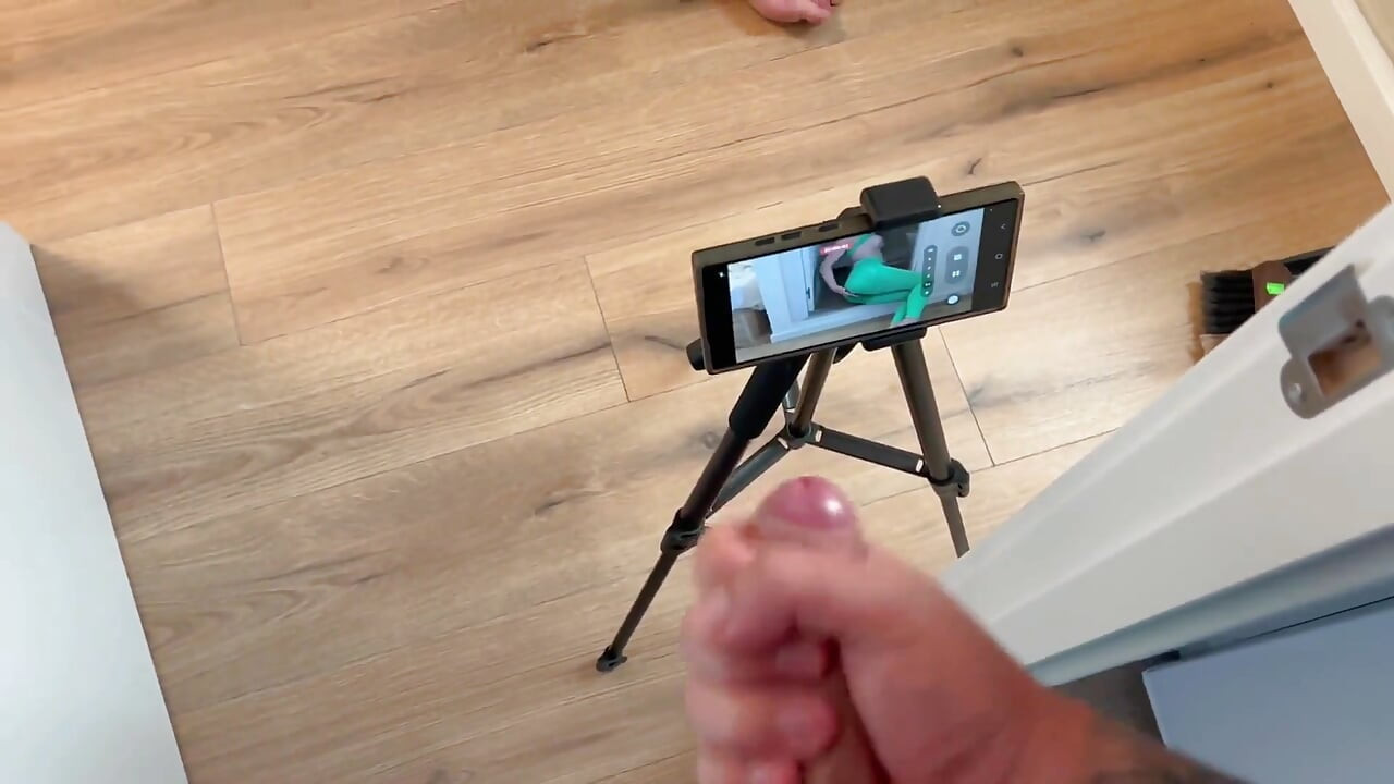 Sretni frajer drka dok mu cura snima porno videe!!