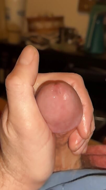 Cum flow in slow mo