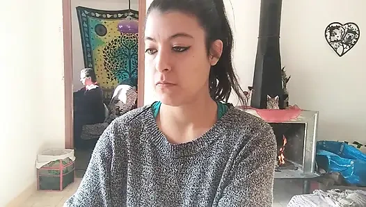 Sesuatu yang aneh terjadi kemarin dengan saudara tiriku.