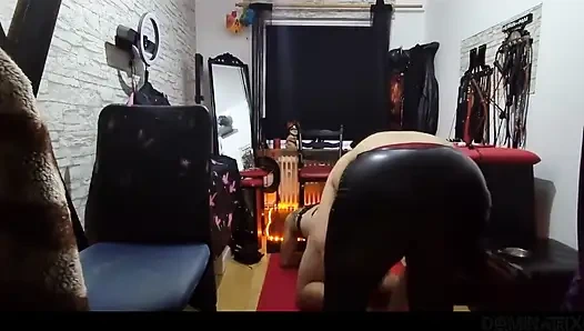 Şaplak atılan amına ateşli ağda damlatıyor - olgun sürtük daha fazla ısı istiyor