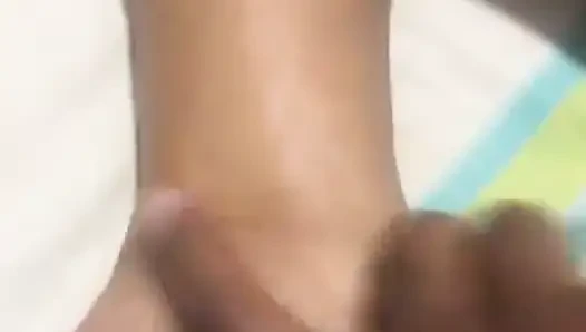 Istri dipijat