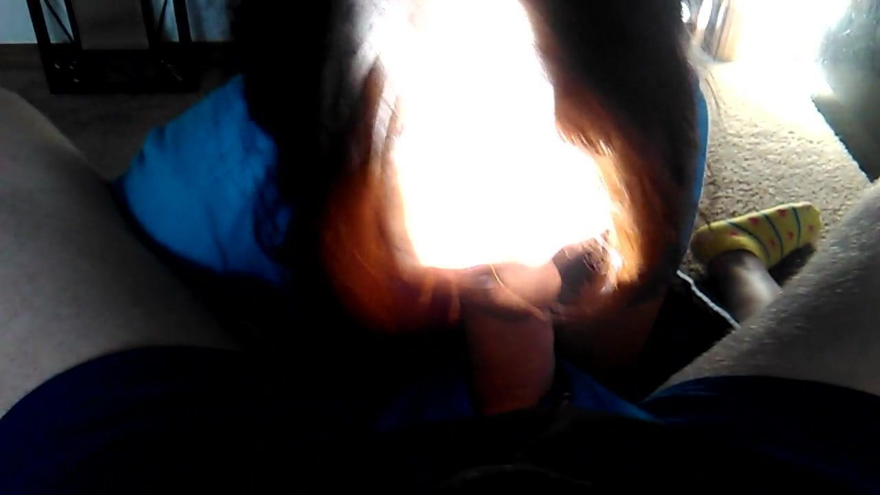 Ehefrau lutscht mit Sonne im Gesicht