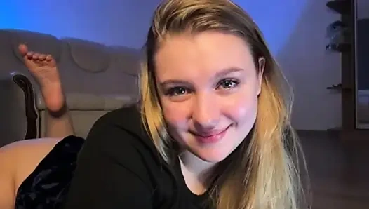 Jucielussie sitzt auf deinem gesicht und masturbiert