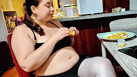 Nicole's Burger Belly Stuffing Session