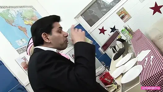 İskoç restoranından sürtüklerle çifte penetrasyonlu grup seks partisi