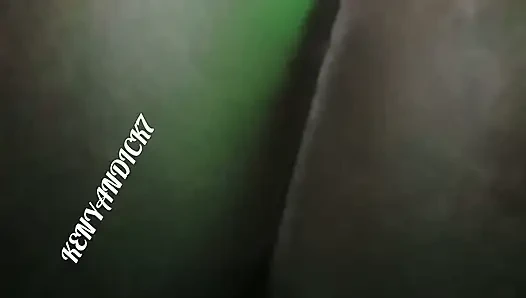 Spät in der nacht reiten auf dem schwanz meines freundes, nachdem er ihn zum abendessen besucht hat