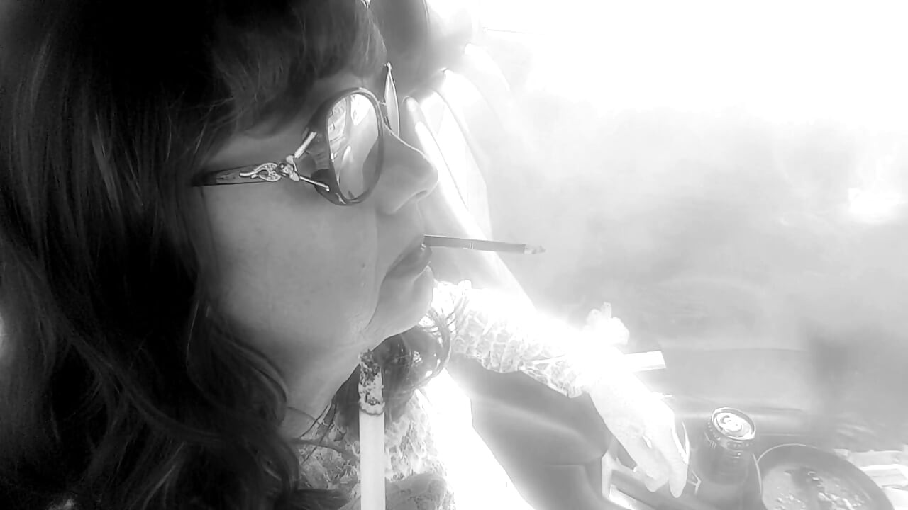 Uzun sigara içmeyi seven ts bi gilf vs120 ve arabada daha fazla120 mentol