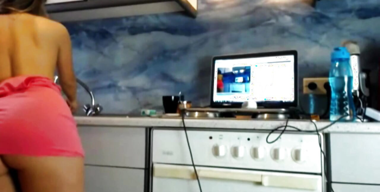 Sexydea Flashing Ass on Live Webcam