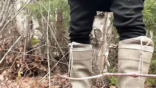 Pinkeln sexy im wald, so cool