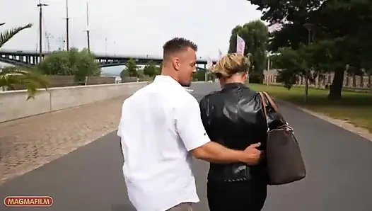 Dövmeli İş Kadını Seks İçin Bir Saat Boşaltıyor