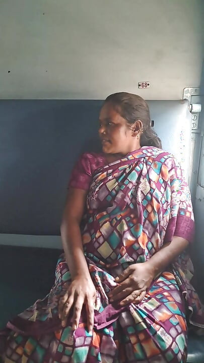 🥵INDIAN TRAIN Hot Indian Nabour Girl Sucking Dick So Good And Recieve Warm Cum In Mouth