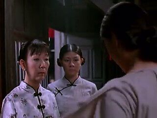 越南电影中的场景 - 白色丝质连衣裙