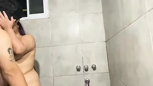 Жесткий секс в душе