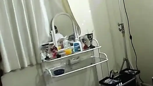 Intensiver Anal- und Vaginalsex mit dunklem Hengst