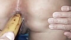 Симпатичная филиппинская крошка наслаждается анальным сексом с бананом - домашнее любительское видео