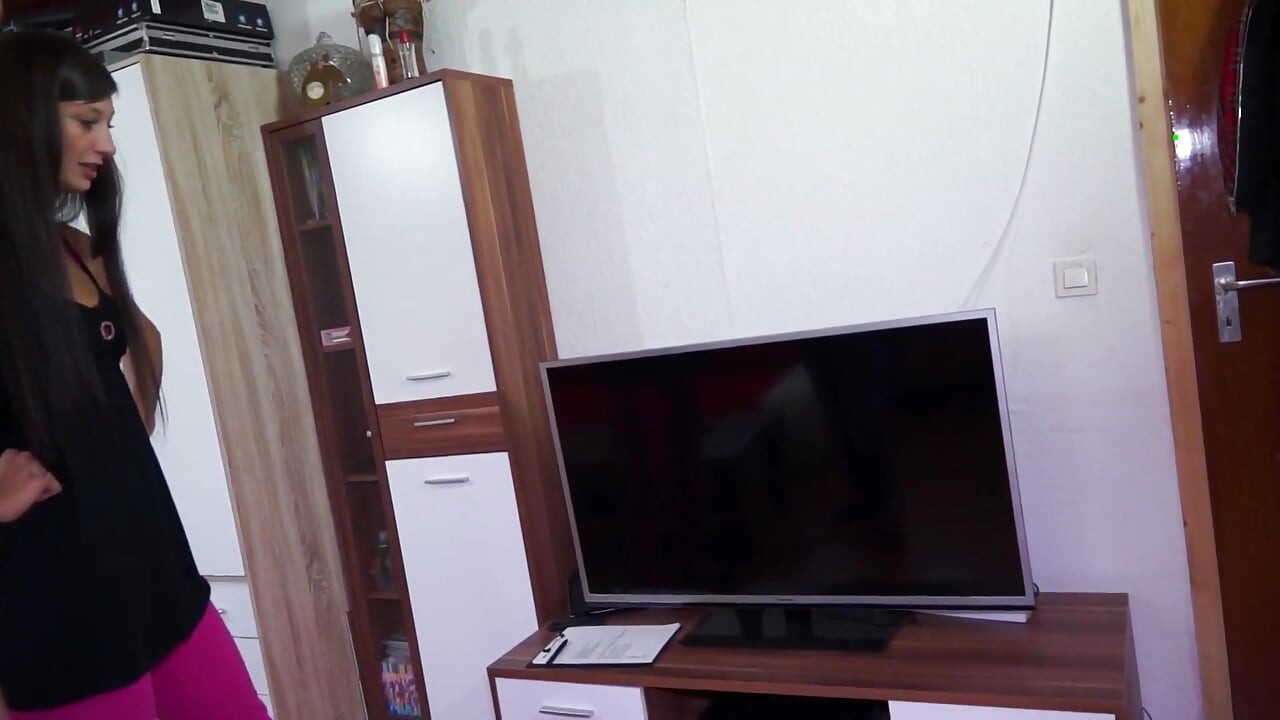 ピアス幅女の子吸fucks男のハードロッド