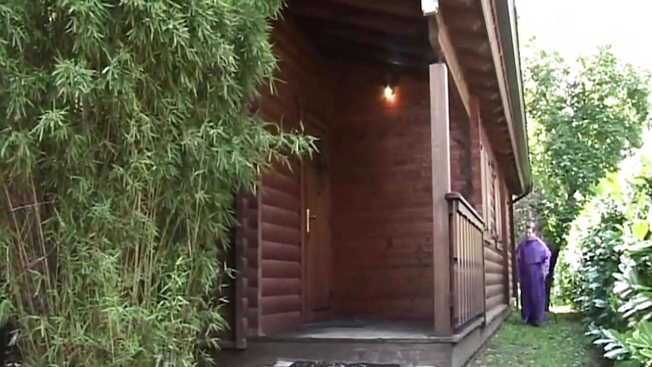 Geiler priester spioniert MILFs tropfende muschi aus