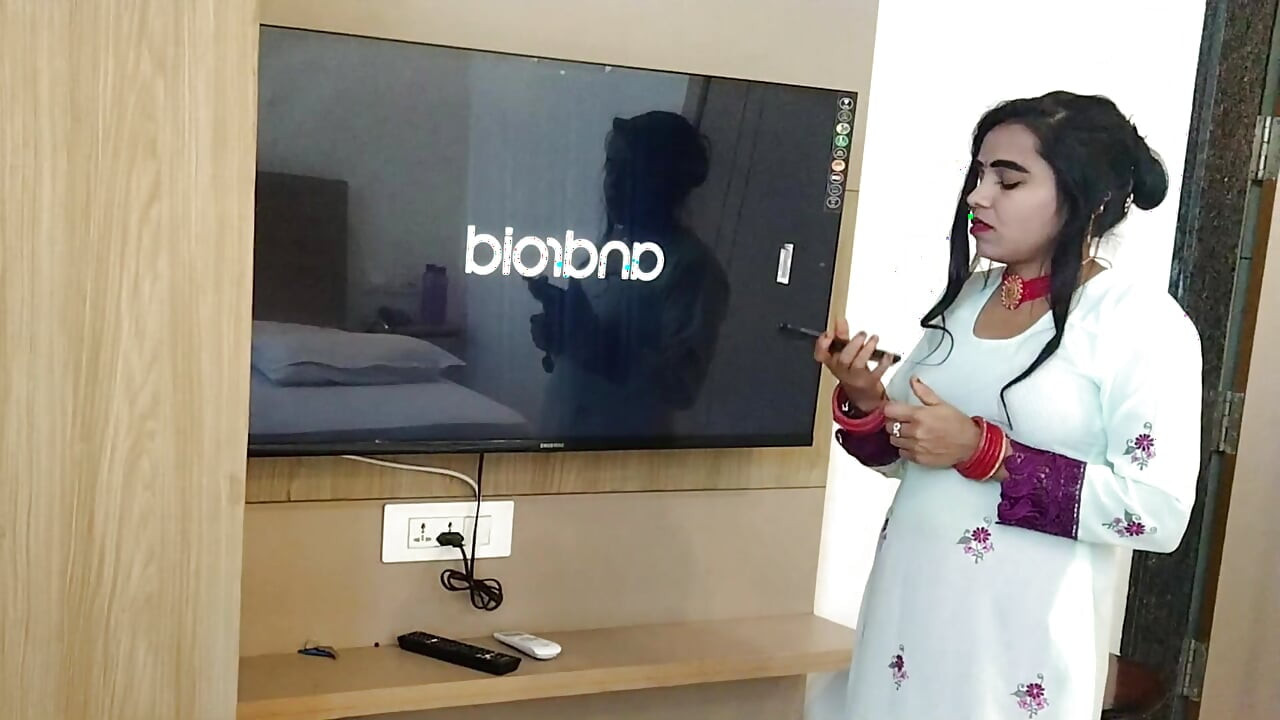 TV banane aaya tha aur Akeli ladki dekh ke pel diya