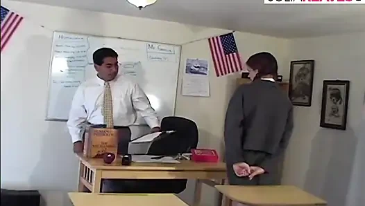 Ateşli kız sıkı amını parmaklarken heyecan içinde inliyor