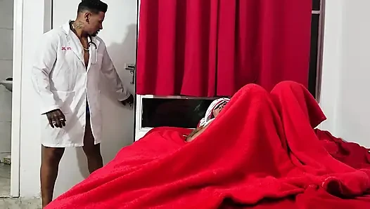 Yaramaz doktor ateşi ölçmeye yardımcı oluyor