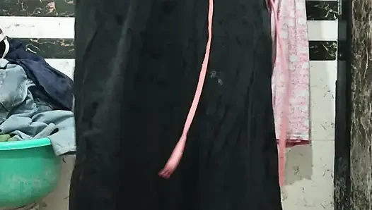 Priya bhabi yeni tarz vücut gösterisi