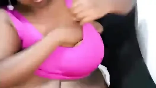 Ngelakuin baju sambil masturbasi dan besarku