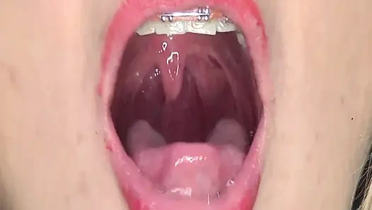 Pertunjukan super nakal dengan anggur besar