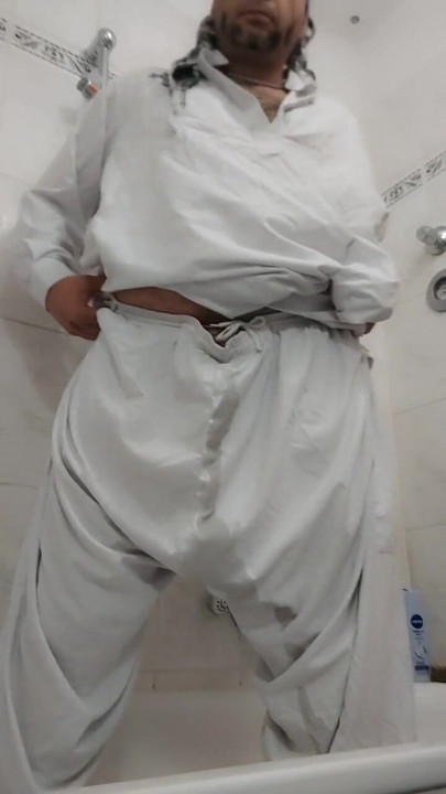 די ג'יי אחי והבגדים האפגנים הלבנים הממורמרים | קליפ 3