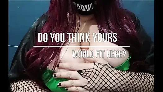 Готическая хотвайф с большими сиськами наблюдает за хентай (Нагачичи Нагай-сан), играя с большим хуем