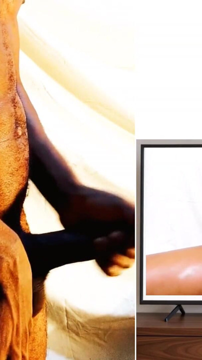 Masturbation masculine en regardant une chatte chaude et mouillée se masturber. J’ai aimé regarder le film porno X jusqu’à ce que j’ai eu du sperme | Clip 2
