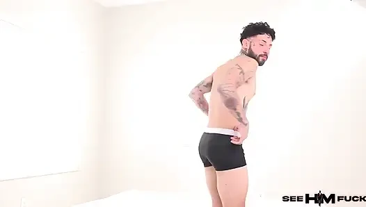 BTS Full Chest Tattooed Tommy's, зарывающий свой член в песочную любовь!
