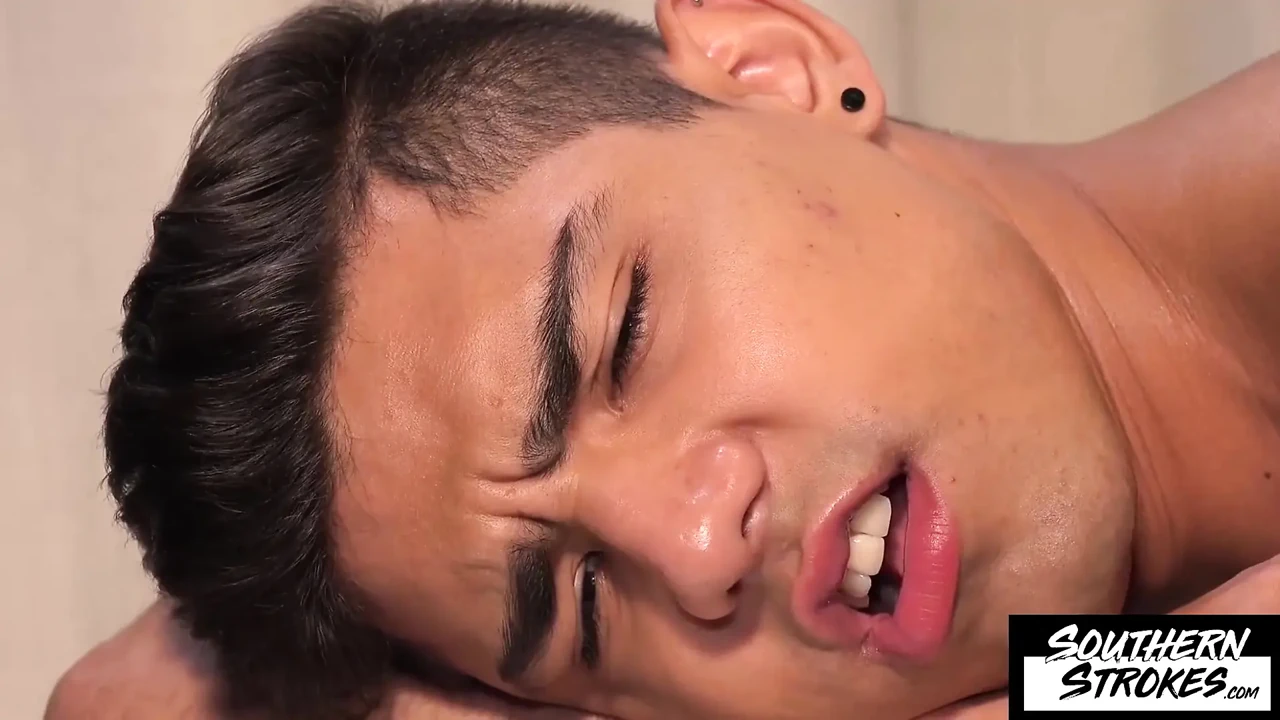 Southernstrokes Gay Lovers Justin Cross and Daniel Hausser Sucks Dick During Massage