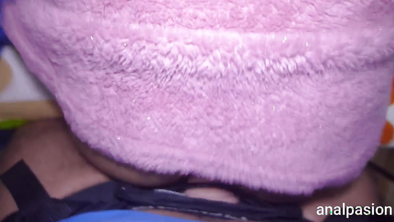 Tatminsiz evli kadın çifte penetrasyon istiyor - kocası çift dildo kullanıyor