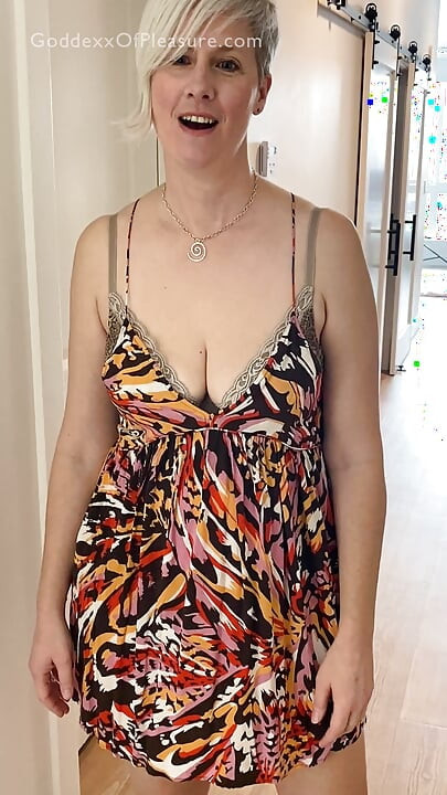 Alone with my Best Friend's Mom - Hot MILF JOI Countdown