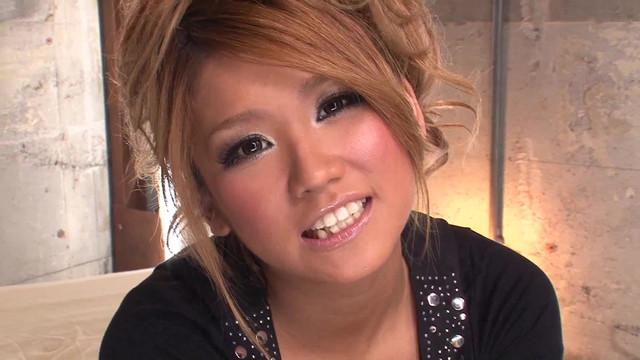 Cute Japanese babe likes to taste the creampie after hard riding