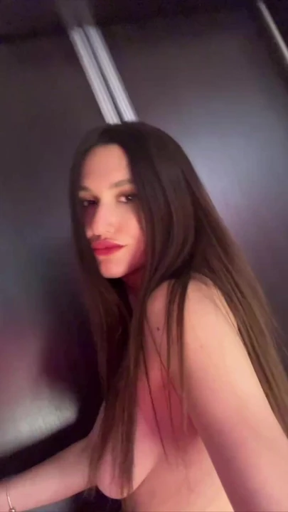 Missed a beautiful brunette? Subscribe so you don't lose her! ❤️