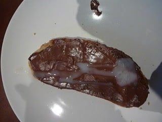 Сперма на еде, большая порция спермы на шоколад