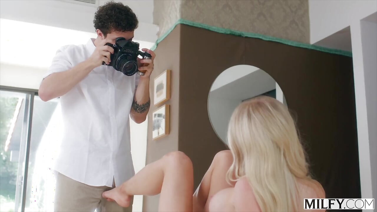 Layak photographar seksi sunahre balon vali sarah ko apna vishay banati hai