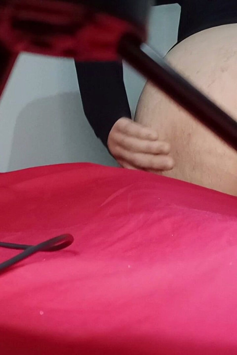 Un bărbat cu fundul mare