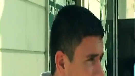 Olgun esmer ıslak anal seansında genişliyor