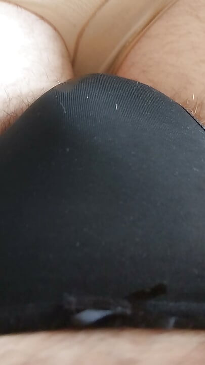 看这个漂亮的小阴蒂射精