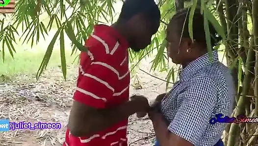 Julietsimeon the girl, dientot sama petani di semak-semak.